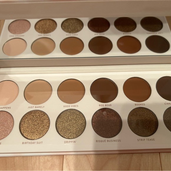 Morphe × Jaclyn Hill Divine Neutrals
Eyeshadow Palette - Picture 1 of 2